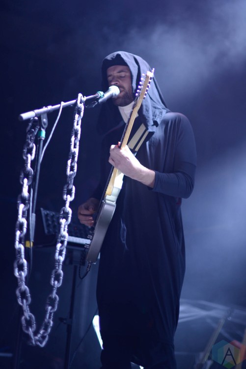 BROOKLYN, NY - OCTOBER 28: Raener performs at Brooklyn Steel in Brooklyn, New York on October 28, 2017. (Photo: Bryceson Center/Aesthetic Magazine)