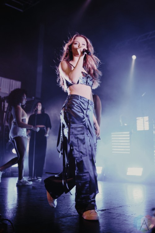 BIRMINGHAM, UK - OCTOBER 25: Zara Larsson performs at O2 Academy Birmingham in Birmingham, UK on October 25, 2017. (Photo: Caitlin Molton/Aesthetic Magazine)