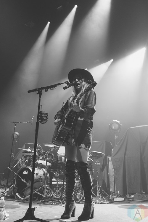 NEW YORK, NY - OCTOBER 21: ZZ Ward performs at Hammerstein Ballroom in New York City on October 21, 2017. (Photo: Gina Garcia/Aesthetic Magazine)