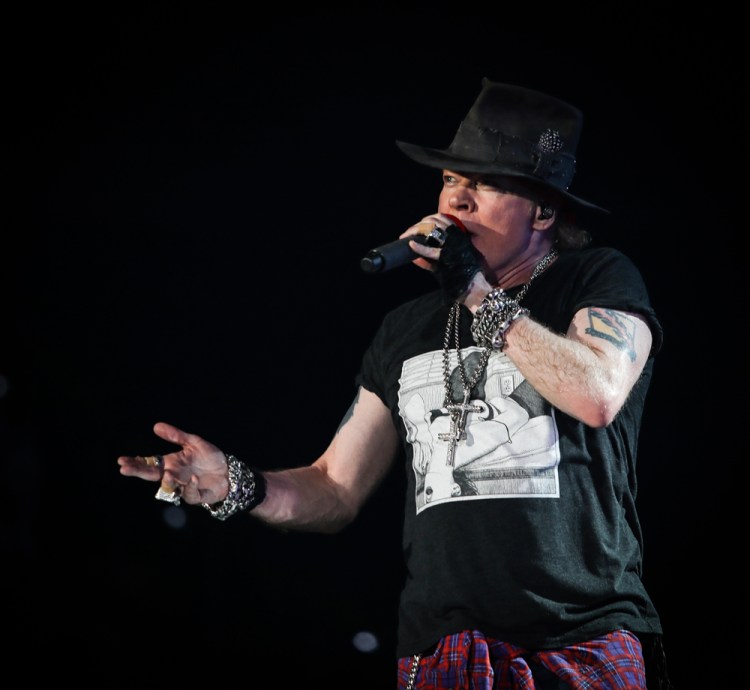 TULSA, OK - NOVEMBER 14: Dave Grohl of Foo Fighters joins Guns N' Roses on stage at the BOK Center in Tulsa, OK on November 14, 2017. (Photo: Katarina Benzova)