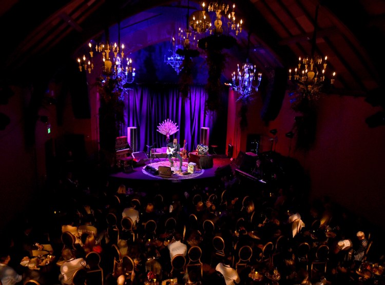 SAN FRANCISCO, CA - NOVEMBER 6: Eddie Vedder performs at The Chapel in San Francisco, California on November 6, 2017. (Photo: Kevin Winter/Getty)