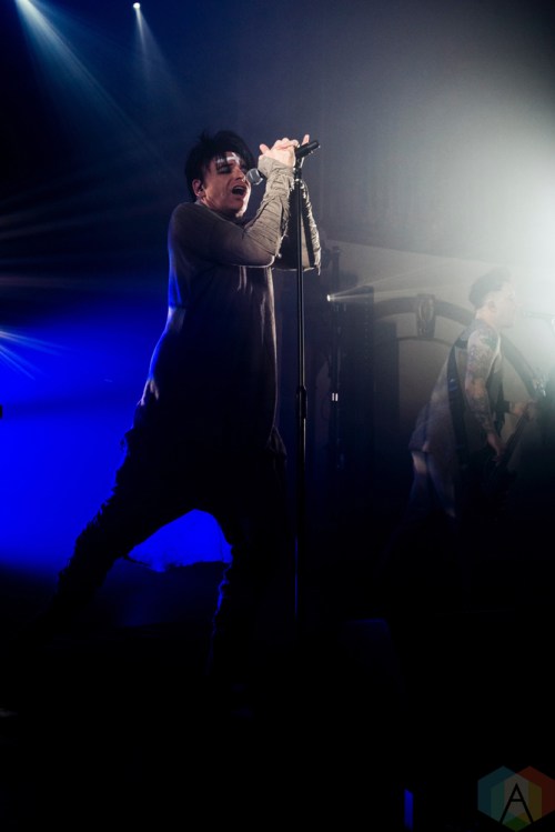 SEATTLE, WA - NOVEMBER 22: Gary Numan performs at Neptune Theatre in Seattle on November 22, 2017. (Photo: Kevin Tosh/Aesthetic Magazine)