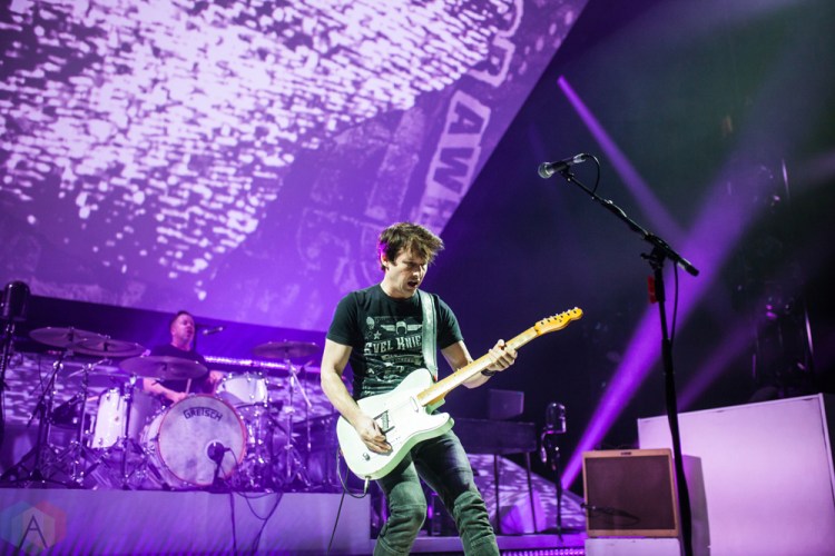 LONDON, UK - NOVEMBER 23: James Blunt performs at Eventim Apollo in London, UK on November 23, 2017. (Photo: Graham Berry/Aesthetic Magazine)