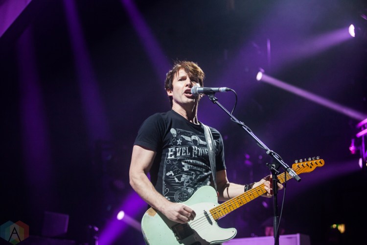 LONDON, UK - NOVEMBER 23: James Blunt performs at Eventim Apollo in London, UK on November 23, 2017. (Photo: Graham Berry/Aesthetic Magazine)