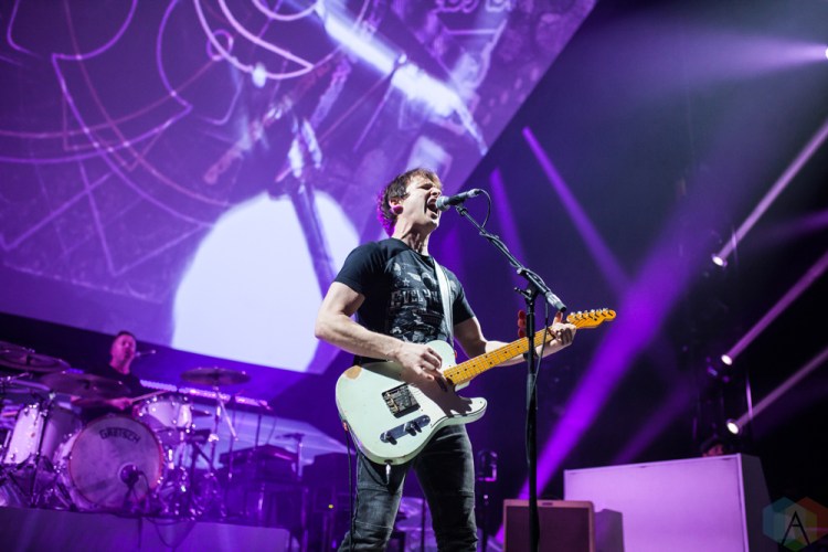 LONDON, UK - NOVEMBER 23: James Blunt performs at Eventim Apollo in London, UK on November 23, 2017. (Photo: Graham Berry/Aesthetic Magazine)