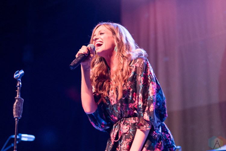 DETROIT, MI - DECEMBER 1: Carly Pearce performs at Majestic Theatre in Detroit on December 1, 2017. (Photo: Jen Boris/Aesthetic Magazine)