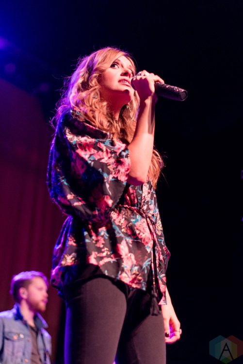 DETROIT, MI - DECEMBER 1: Carly Pearce performs at Majestic Theatre in Detroit on December 1, 2017. (Photo: Jen Boris/Aesthetic Magazine)