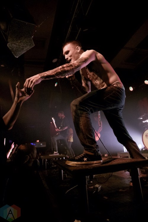 TAMPA, FL - JANUARY 27: Neck Deep performs at The Orpheum in Tampa, Florida on January 27, 2018. (Photo: Jordan Miller/Aesthetic Magazine)