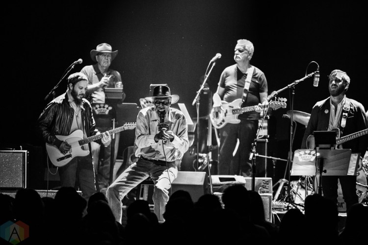 VANCOUVER, BC - FEBRUARY 10: Dan Auerbach performs at Vogue Theatre in Vancouver on February 10, 2018. (Photo: Ray Maichin/Aesthetic Magazine)