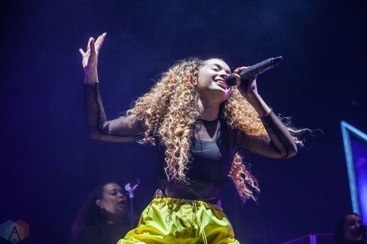 MANCHESTER, UK - FEBRUARY 03: Ella Eyre performs at Manchester Arena in Manchester, UK on February 03, 2018. (Photo: Priti Shikotra/Aesthetic Magazine)