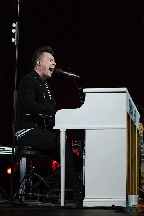 CALGARY, AB - FEBRUARY 12: Shawn Hook performs at Stampede Corral in Calgary on February 12, 2018. (Photo: Adriana Malinowska/Aesthetic Magazine)