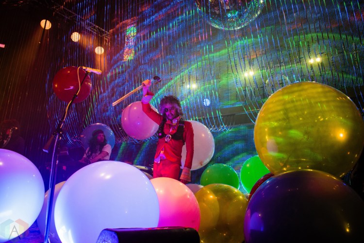 RICHMOND, VA - MARCH 10: The Flaming Lips perform at The National in Richmond, Virginia on March 10, 2018. (Photo: Ashley Travis/Aesthetic Magazine)