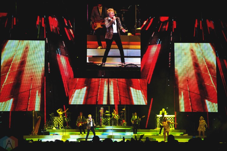 TORONTO, ON - MARCH 22: Rod Stewart performs at Air Canada Centre in Toronto on March 22, 2018. (Photo: Adam Harrison/Aesthetic Magazine)
