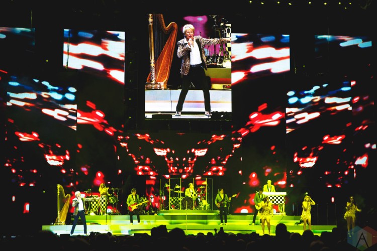 TORONTO, ON - MARCH 22: Rod Stewart performs at Air Canada Centre in Toronto on March 22, 2018. (Photo: Adam Harrison/Aesthetic Magazine)