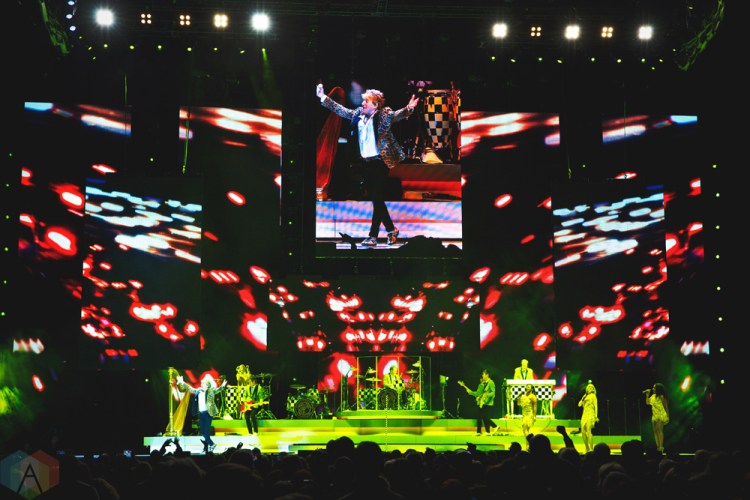 TORONTO, ON - MARCH 22: Rod Stewart performs at Air Canada Centre in Toronto on March 22, 2018. (Photo: Adam Harrison/Aesthetic Magazine)