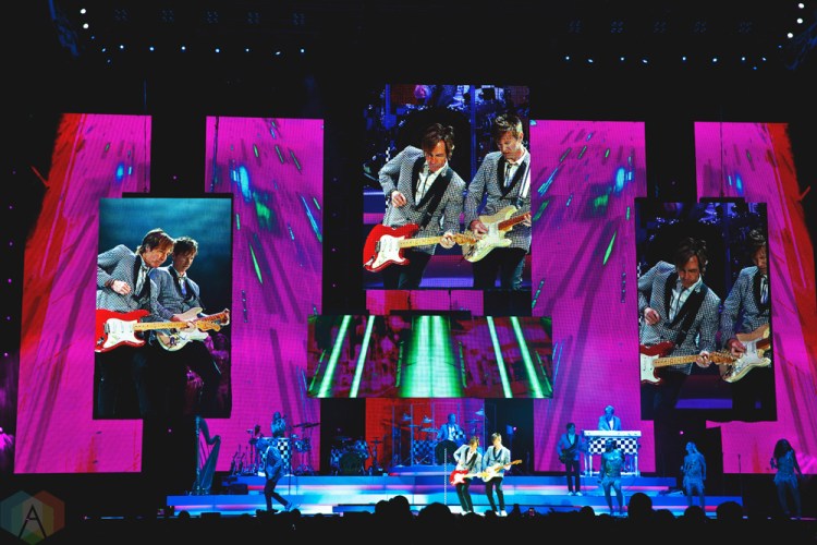 TORONTO, ON - MARCH 22: Rod Stewart performs at Air Canada Centre in Toronto on March 22, 2018. (Photo: Adam Harrison/Aesthetic Magazine)