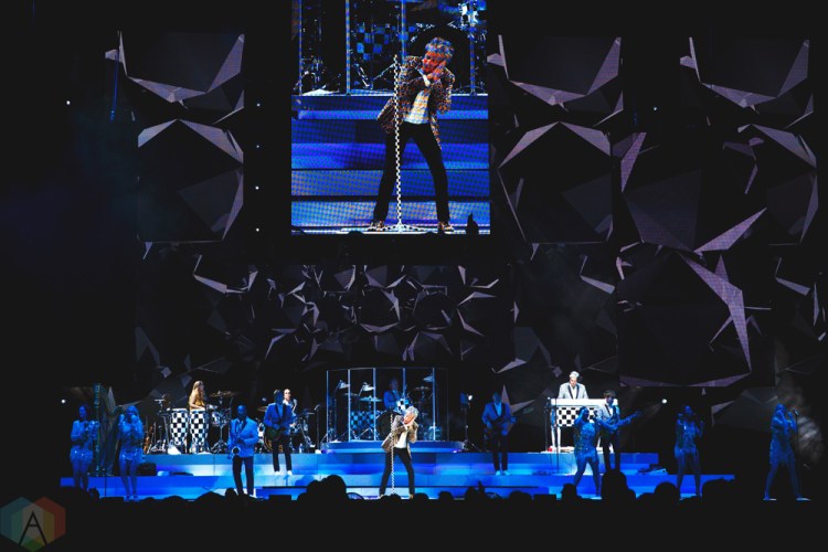 TORONTO, ON - MARCH 22: Rod Stewart performs at Air Canada Centre in Toronto on March 22, 2018. (Photo: Adam Harrison/Aesthetic Magazine)