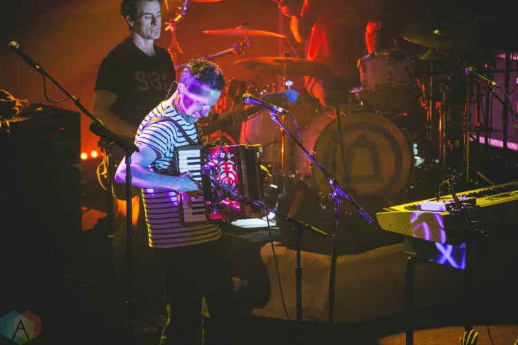 SEATTLE, WA - MARCH 07: They Might Be Giants performs at Neptune Theatre in Seattle on March 07, 2018. (Photo: Daniel Hager/Aesthetic Magazine)