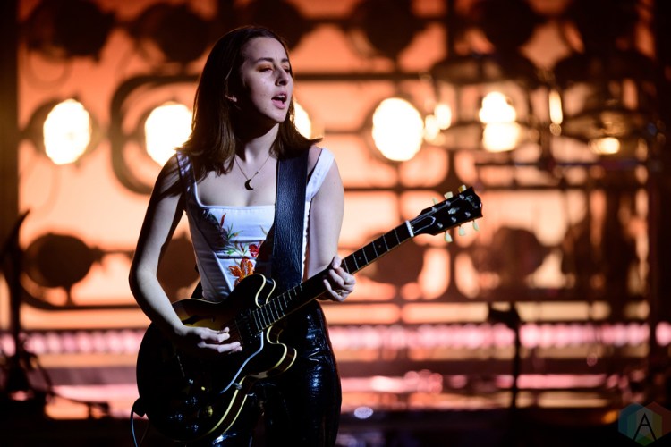 TORONTO, ON - MAY 07: Haim performs at Massey Hall in Toronto on May 07, 2018. (Photo: Julian Avram/Aesthetic Magazine)