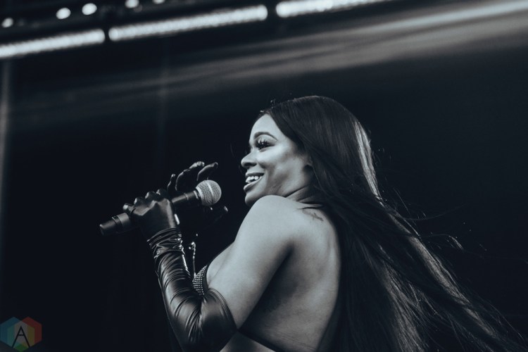 TORONTO, ON - JUNE 15: Azealia Banks performs at Yonge-Dundas Square in Toronto during NXNE on June 15, 2018. (Photo: Nicole De Khors/Aesthetic Magazine)
