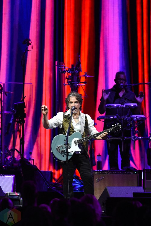 TORONTO, ON - JUNE 05: Daryl Hall and John Oates perform at Air Canada Centre in Toronto on June 05, 2018. (Photo: Jaime Espinoza/Aesthetic Magazine)