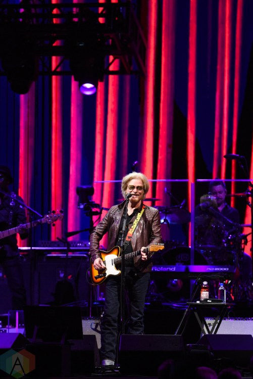 TORONTO, ON - JUNE 05: Daryl Hall and John Oates perform at Air Canada Centre in Toronto on June 05, 2018. (Photo: Jaime Espinoza/Aesthetic Magazine)