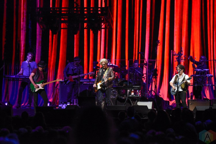 TORONTO, ON - JUNE 05: Daryl Hall and John Oates perform at Air Canada Centre in Toronto on June 05, 2018. (Photo: Jaime Espinoza/Aesthetic Magazine)