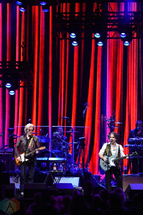 TORONTO, ON - JUNE 05: Daryl Hall and John Oates perform at Air Canada Centre in Toronto on June 05, 2018. (Photo: Jaime Espinoza/Aesthetic Magazine)