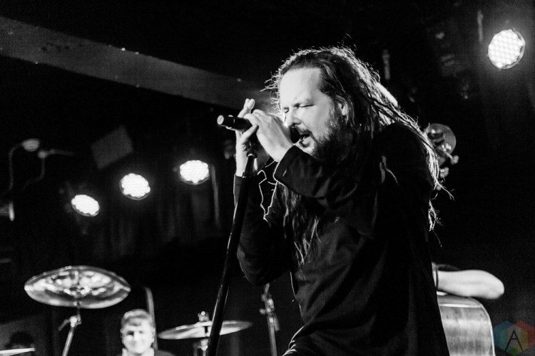 MANCHESTER, UK - JUNE 06: Jonathan Davis performs at Manchester Club Academy in Manchester, UK on June 06, 2018. (Photo: Priti Shikotra/Aesthetic Magazine)
