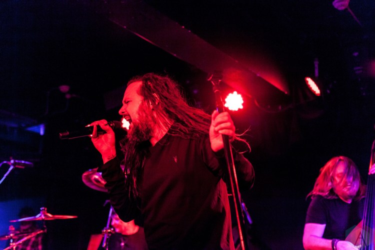 MANCHESTER, UK - JUNE 06: Jonathan Davis performs at Manchester Club Academy in Manchester, UK on June 06, 2018. (Photo: Priti Shikotra/Aesthetic Magazine)