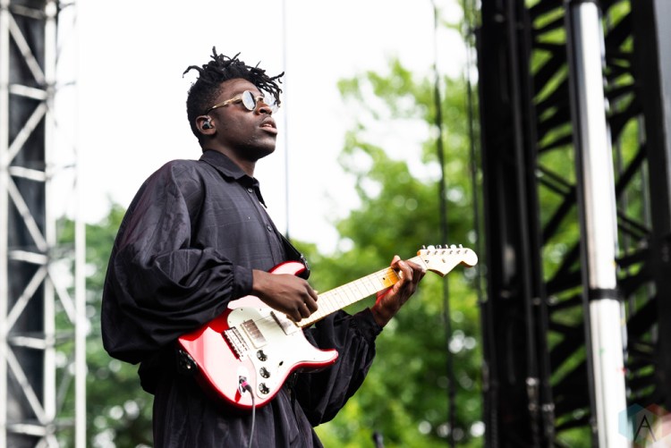CHICAGO, IL - JULY 21: Moses Sumney performs at Pitchfork Music Festival in Chicago on July 21, 2018. (Photo: Katie Kuropas/Aesthetic Magazine)