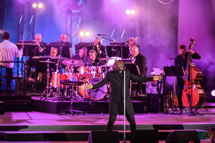 LOS ANGELES, CA - JULY 18: Seal performs at Hollywood Bowl in Los Angeles on July 18, 2018. (Photo: Melanie Escombe/Aesthetic Magazine)