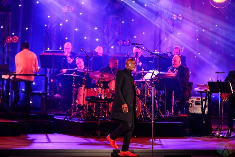 LOS ANGELES, CA - JULY 18: Seal performs at Hollywood Bowl in Los Angeles on July 18, 2018. (Photo: Melanie Escombe/Aesthetic Magazine)