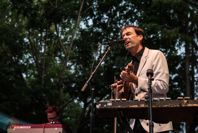 SEATTLE, WA - AUGUST 19: Andrew Bird performs at Woodland Park Zoo in Seattle on August 19, 2018. (Photo: Kevin Tosh/Aesthetic Magazine)