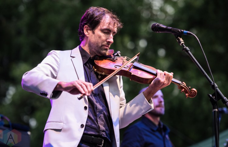 SEATTLE, WA - AUGUST 19: Andrew Bird performs at Woodland Park Zoo in Seattle on August 19, 2018. (Photo: Kevin Tosh/Aesthetic Magazine)