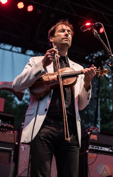 SEATTLE, WA - AUGUST 19: Andrew Bird performs at Woodland Park Zoo in Seattle on August 19, 2018. (Photo: Kevin Tosh/Aesthetic Magazine)