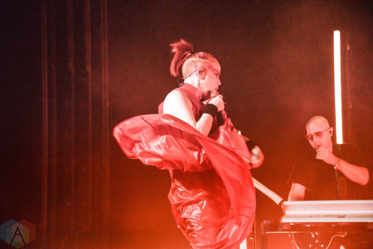 BROOKLYN, NY - OCTOBER 27: Garbage performs at Kings Theatre in Brooklyn, New York on October 27, 2018. (Photo: Alx Bear/Aesthetic Magazine)