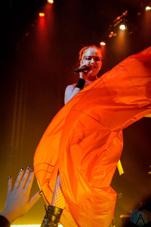 BROOKLYN, NY - OCTOBER 27: Garbage performs at Kings Theatre in Brooklyn, New York on October 27, 2018. (Photo: Alx Bear/Aesthetic Magazine)