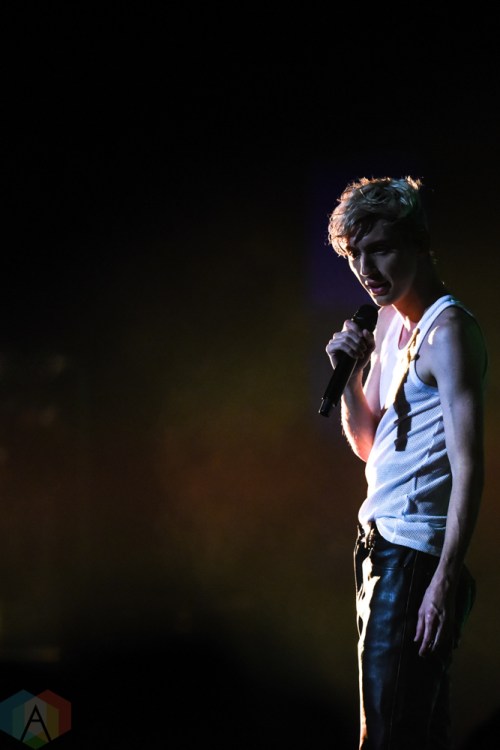 TORONTO, ON - OCTOBER 15: Troye Sivan performs at Sony Centre in Toronto on October 15, 2018. (Photo: Jaime Espinoza/Aesthetic Magazine)