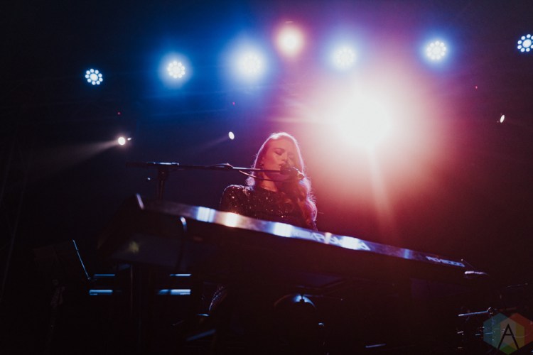 OXFORD, UK - NOVEMBER 02: Freya Ridings performs at O2 Academy Oxford in Oxford, UK on November 02, 2018. (Photo: Caitlin Molton/Aesthetic Magazine)