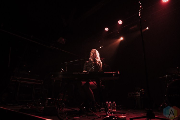 OXFORD, UK - NOVEMBER 02: Freya Ridings performs at O2 Academy Oxford in Oxford, UK on November 02, 2018. (Photo: Caitlin Molton/Aesthetic Magazine)
