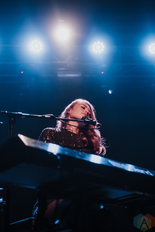 OXFORD, UK - NOVEMBER 02: Freya Ridings performs at O2 Academy Oxford in Oxford, UK on November 02, 2018. (Photo: Caitlin Molton/Aesthetic Magazine)