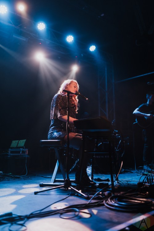 OXFORD, UK - NOVEMBER 02: Freya Ridings performs at O2 Academy Oxford in Oxford, UK on November 02, 2018. (Photo: Caitlin Molton/Aesthetic Magazine)