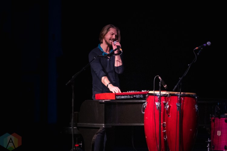 TORONTO, ON - NOVEMBER 20: Hanson performs at Queen Elizabeth Theatre in Toronto on November 20, 2018. (Photo: Adam Horton/Aesthetic Magazine)