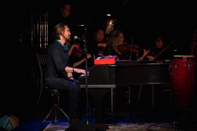 TORONTO, ON - NOVEMBER 20: Hanson performs at Queen Elizabeth Theatre in Toronto on November 20, 2018. (Photo: Adam Horton/Aesthetic Magazine)