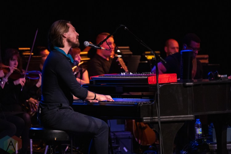 TORONTO, ON - NOVEMBER 20: Hanson performs at Queen Elizabeth Theatre in Toronto on November 20, 2018. (Photo: Adam Horton/Aesthetic Magazine)