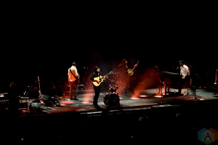 TORONTO, ON - DECEMBER 17: Mumford And Sons performs at Scotiabank Arena in Toronto on December 17, 2018. (Photo: Michael Hurcomb/Aesthetic Magazine)
