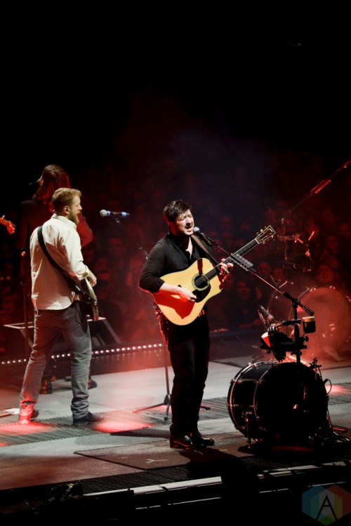 TORONTO, ON - DECEMBER 17: Mumford And Sons performs at Scotiabank Arena in Toronto on December 17, 2018. (Photo: Michael Hurcomb/Aesthetic Magazine)