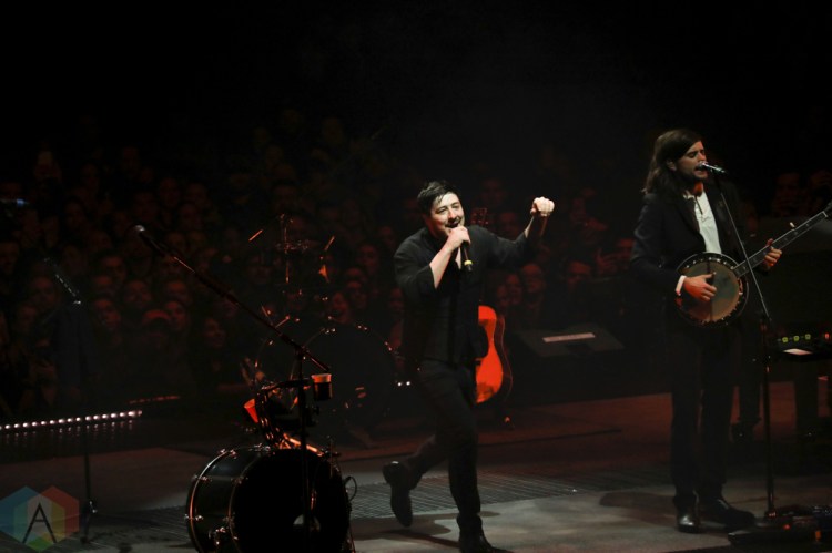 TORONTO, ON - DECEMBER 17: Mumford And Sons performs at Scotiabank Arena in Toronto on December 17, 2018. (Photo: Michael Hurcomb/Aesthetic Magazine)