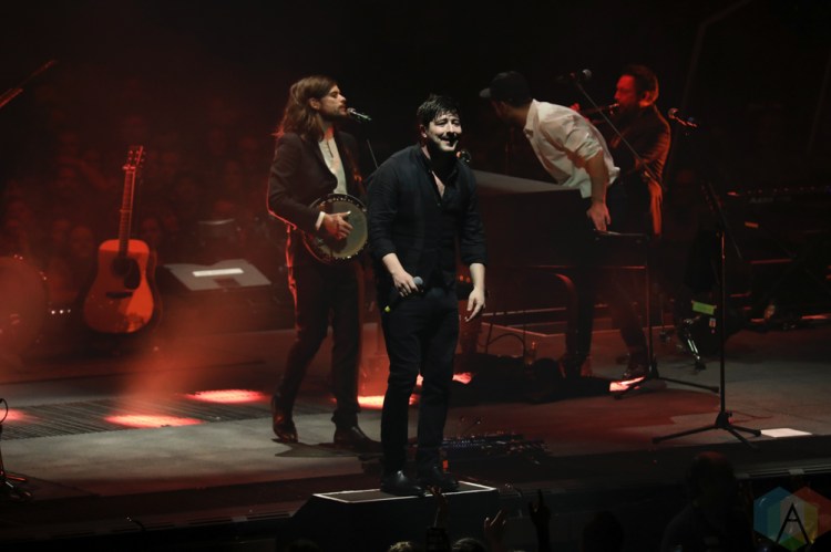 TORONTO, ON - DECEMBER 17: Mumford And Sons performs at Scotiabank Arena in Toronto on December 17, 2018. (Photo: Michael Hurcomb/Aesthetic Magazine)